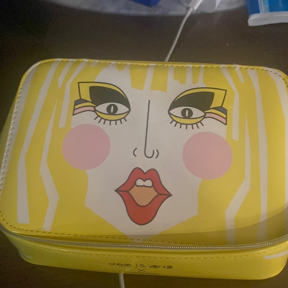 steve h and yonis mac makeup travel bag